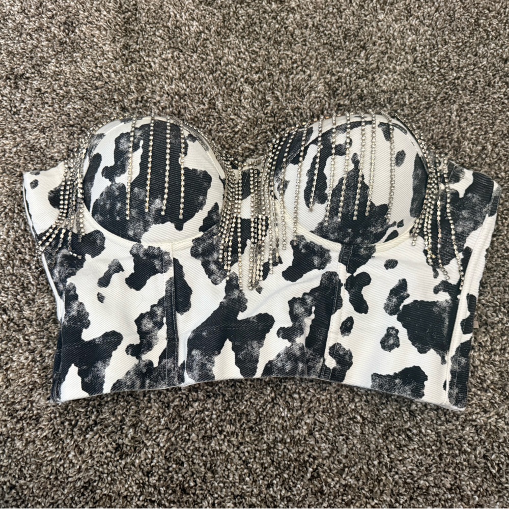Elegant Black and White Women's Crop Top